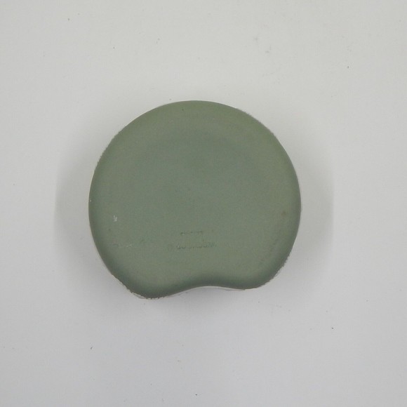 Wedgwood Green Jasperware Cupid As Oracle Bean Shaped Trinket Box with Lid - Picture 8 of 9